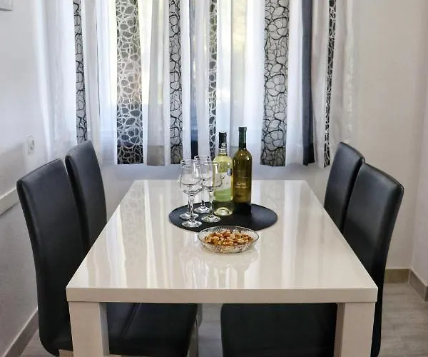 Dream House * טרסטנו